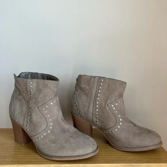 Torrid 8W Taupe Ankle Boots Stud Trim. - Picture 4 of 7
